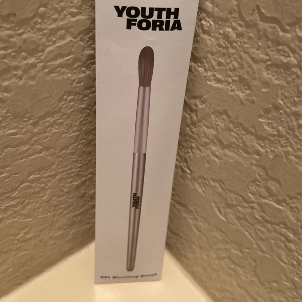 Youthforia 201 Blending Brush Multiuse Eyes Eyeshadow Contour Highlight Blush